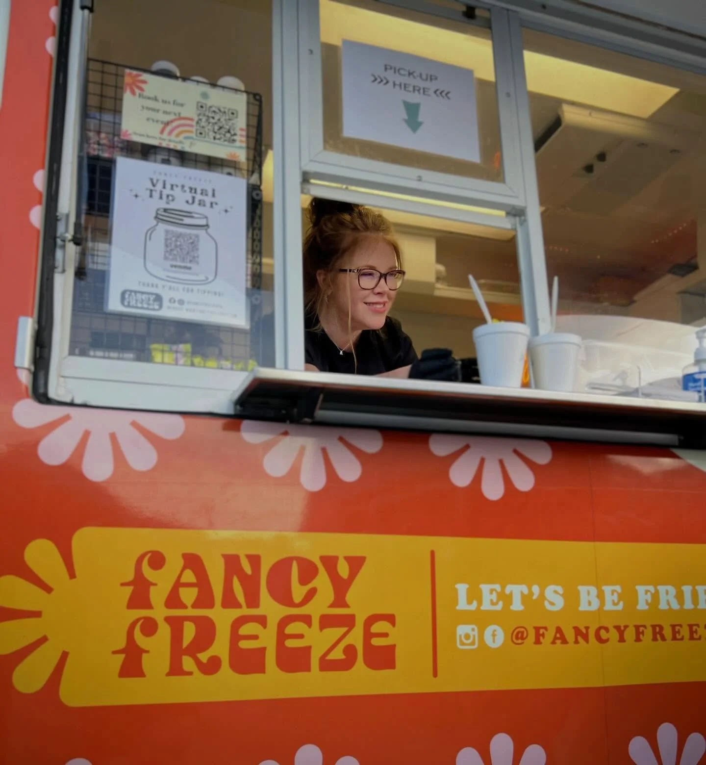 Tonight was a real hustle! I may have frost bite on my hands from serving up nearly 300 snoballs, but seeing all those beautiful smiling faces made it totally worth it ❄️☺️

Thanks Parr Elementary PTA for having us at your school showcase! 🍧🧡