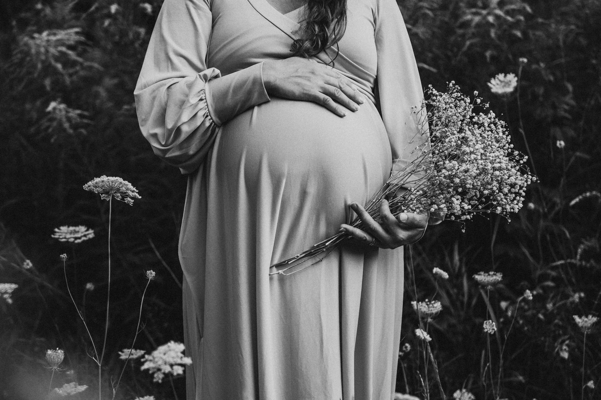 Lifestyle Maternity Photographer in Michigan | Traverse City Area Photographerpher