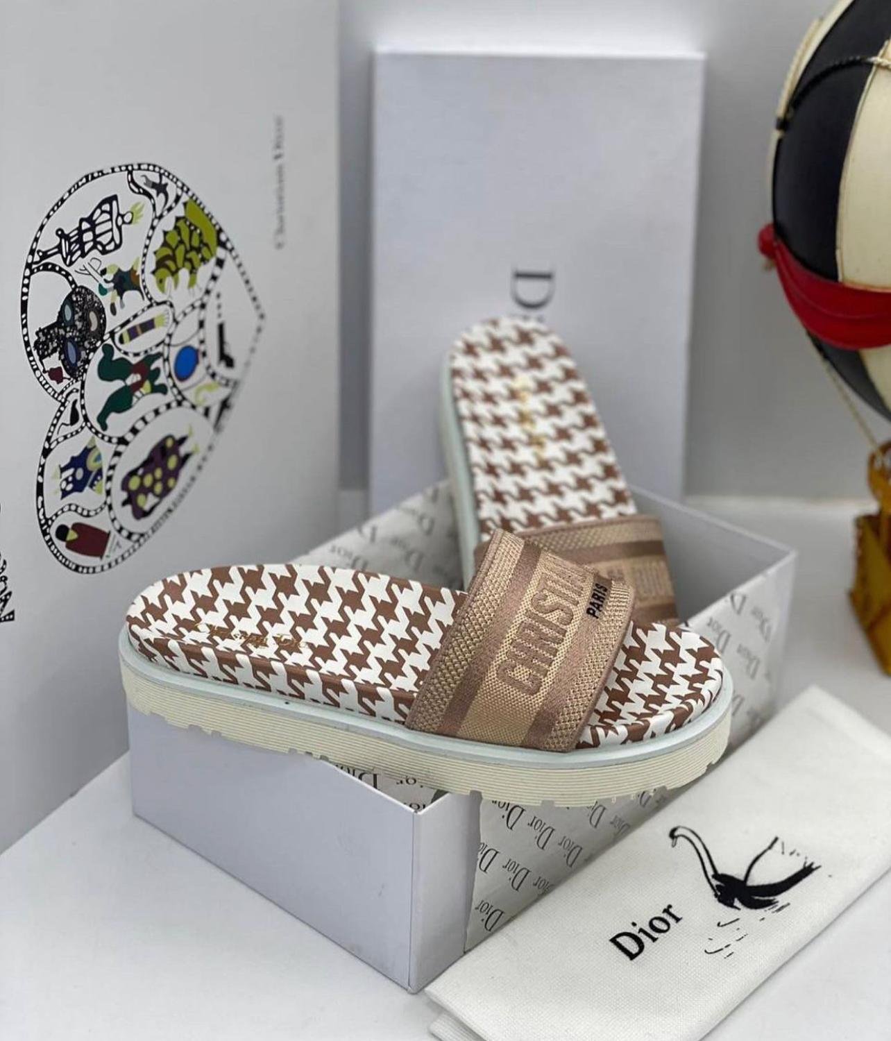 CD Platform Slides (Tan)