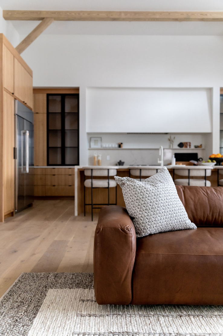 Comfort Meets Style: Creating a Cozy Home That Still Feels Light and Airy