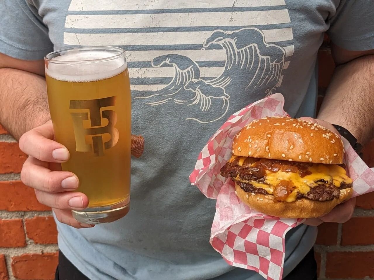 We're happy to announce that we'll be offering lunch Thursdays and Fridays. Grab a Smash burger, or a $5 craft beer until 2pm.