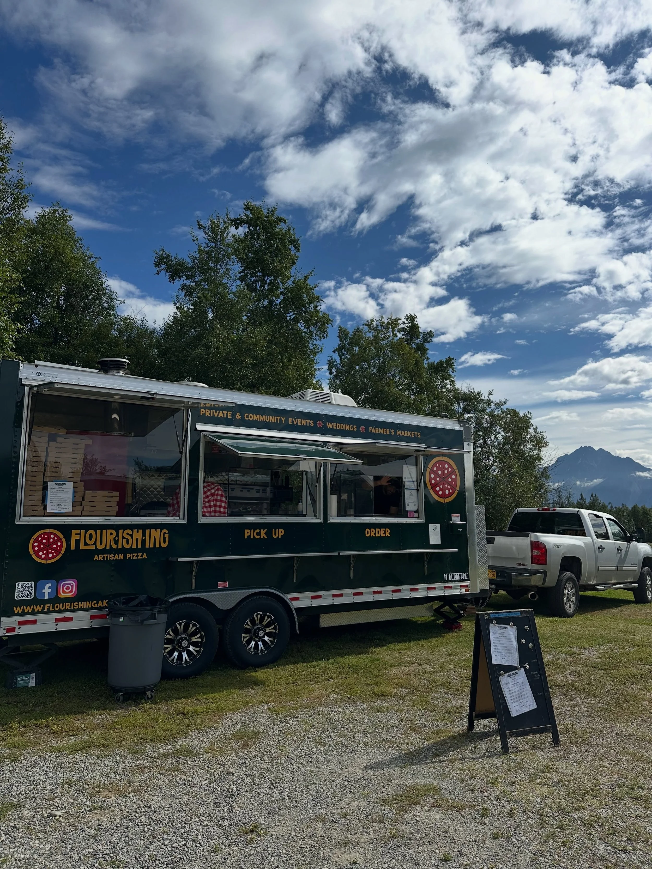 Happy Saturday! It&rsquo;s market day at Moonstone Farm and Flourishing Pizza food truck is here! Our market is open 2-6 today, and the Railcar Tasting Room (@moonstonebeverage ) and Flourishing Pizza ( @flour.ish.ing_pizza ) are open 2-8. 

🆕
New t