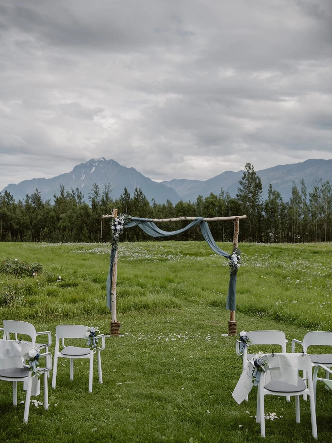 Did you know that Moonstone Farm does weddings?

We&rsquo;re the perfect spot in the Mat-Su Valley for intimate to mid-sized weddings, with stunning views, a bar and bridal suite on site, and an affordable price tag. 

Rentals include an arch, chairs