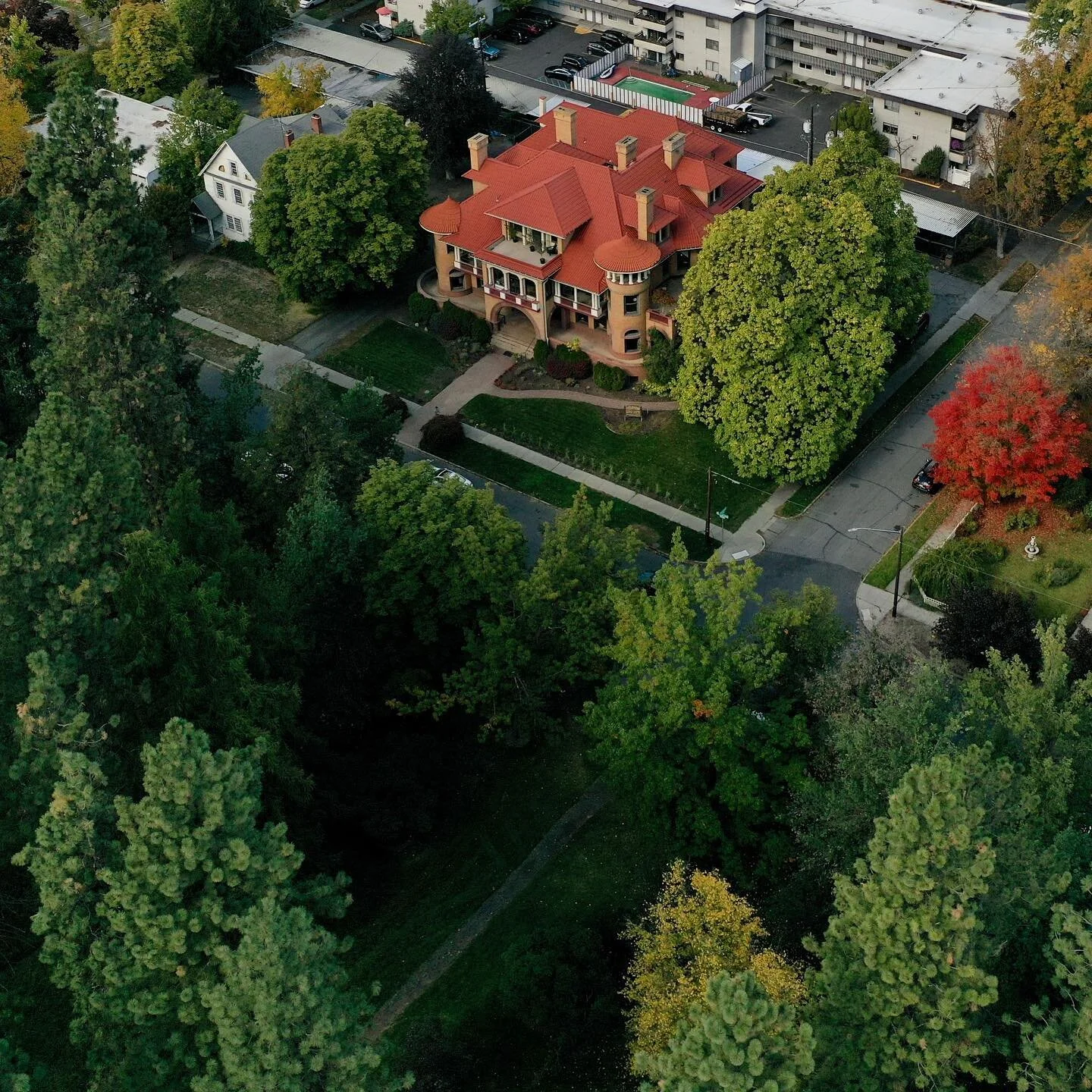 Fall. Spokane. Patsy Clark.
.
.
.
#spokanewedding #spokane #spokaneweddings #events #spokanesmallbusiness #spo #events #spokanewashington #seattle #brownesaddition
