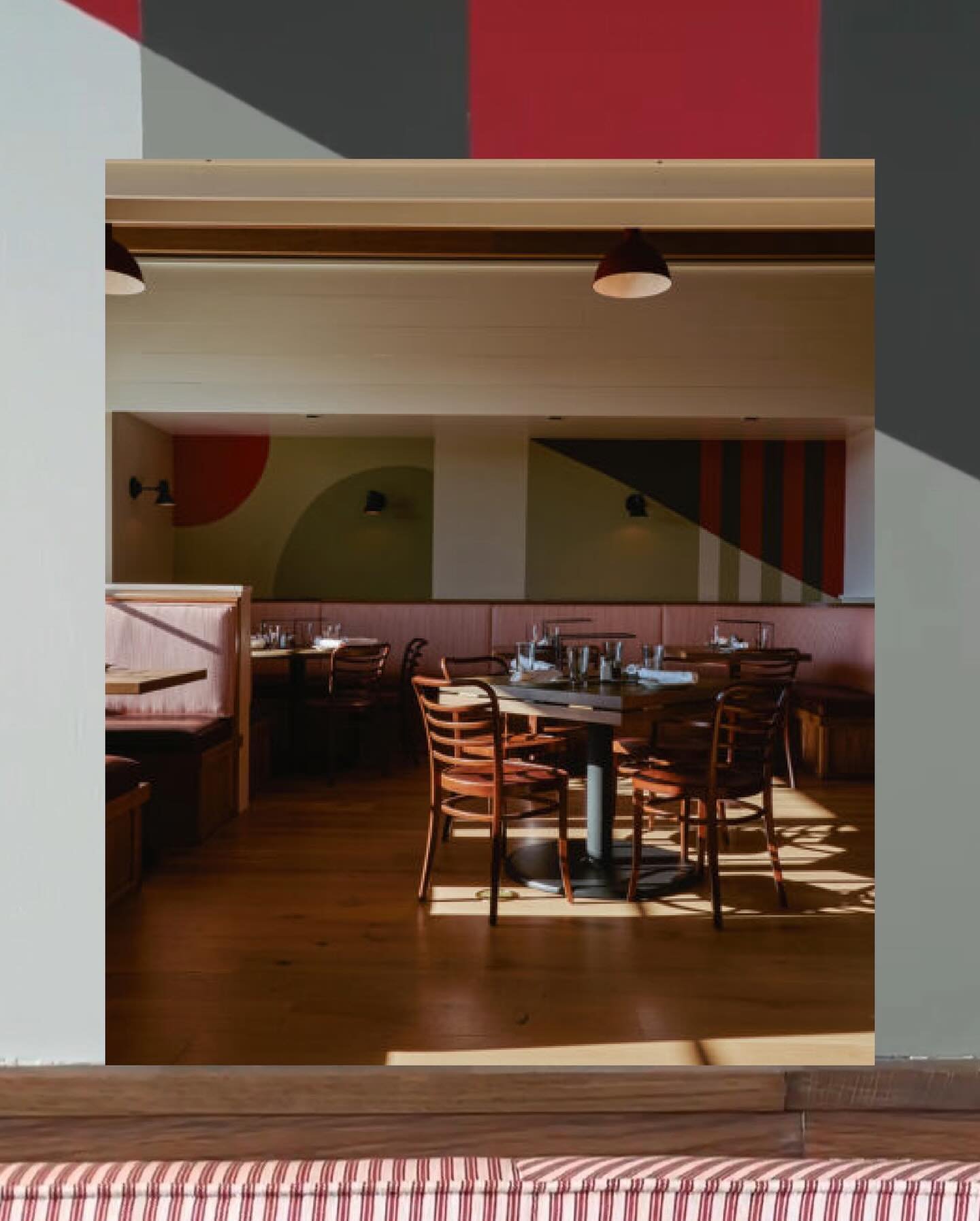 A couple of months ago, I got the chance to work some magic on the walls of @j.t.commons in Middletown, Rhode Island! 

J.T. Commons is the latest endeavor from @newportrestaurantgroup , and a perfect addition to the island. The space is large but st