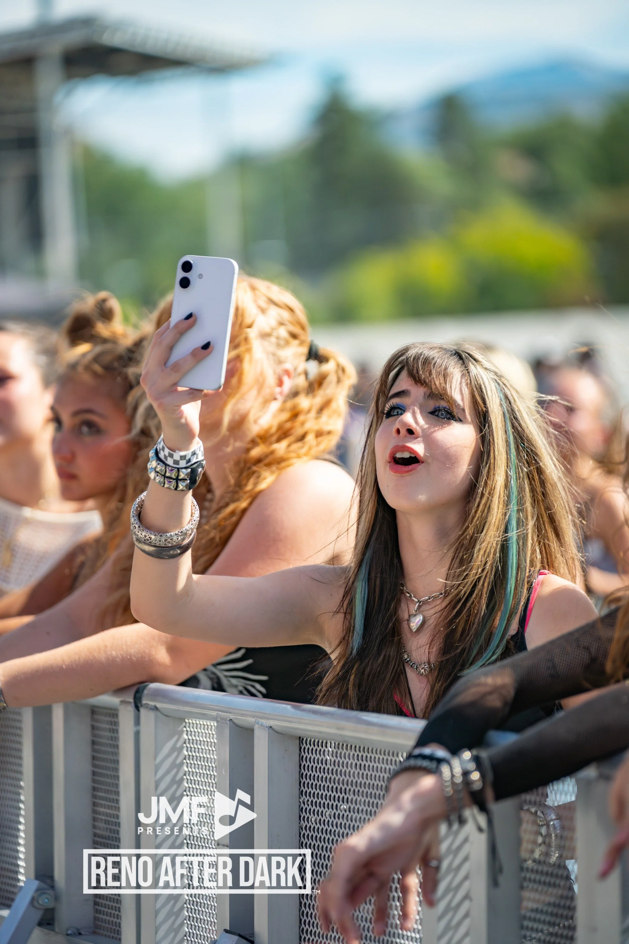 nowornever0019.jpg