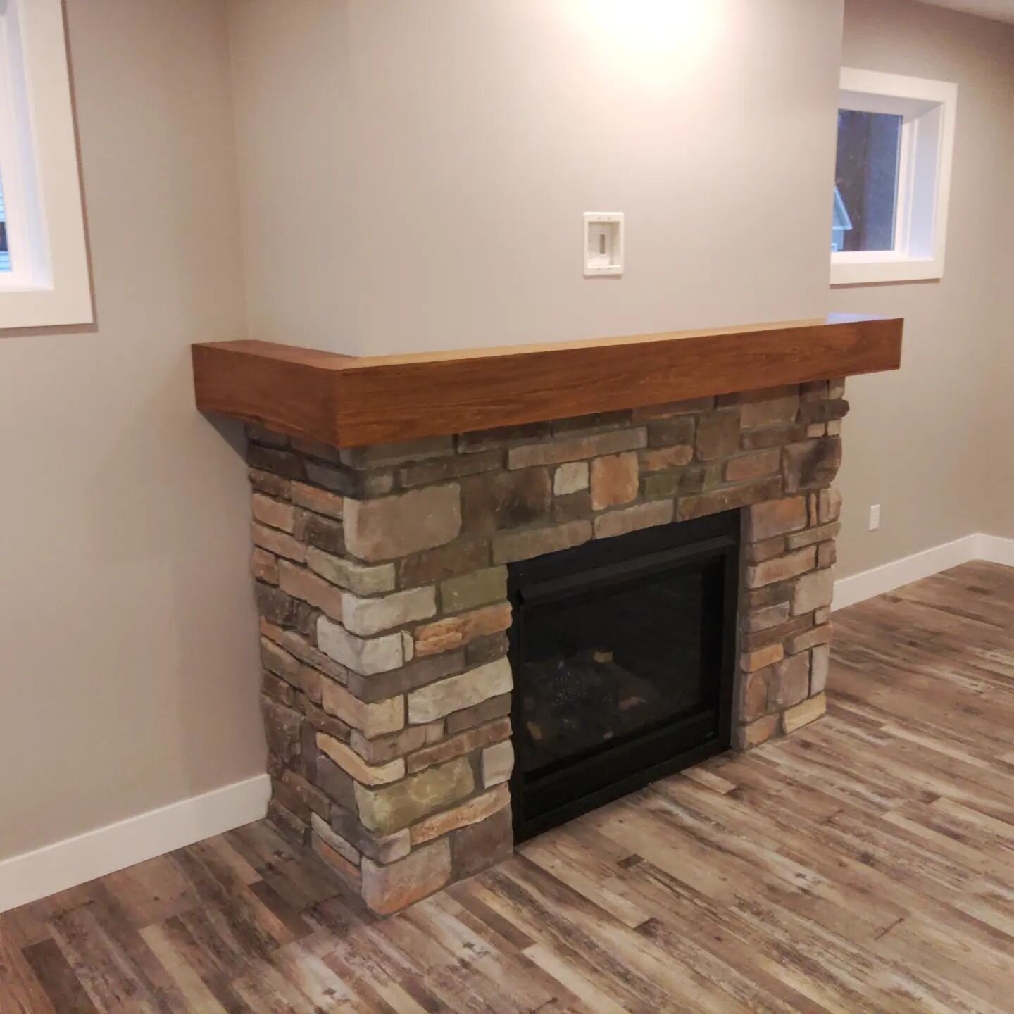 Here's a little wrap around floating mantel. Another project completed for @irishcustomhomes