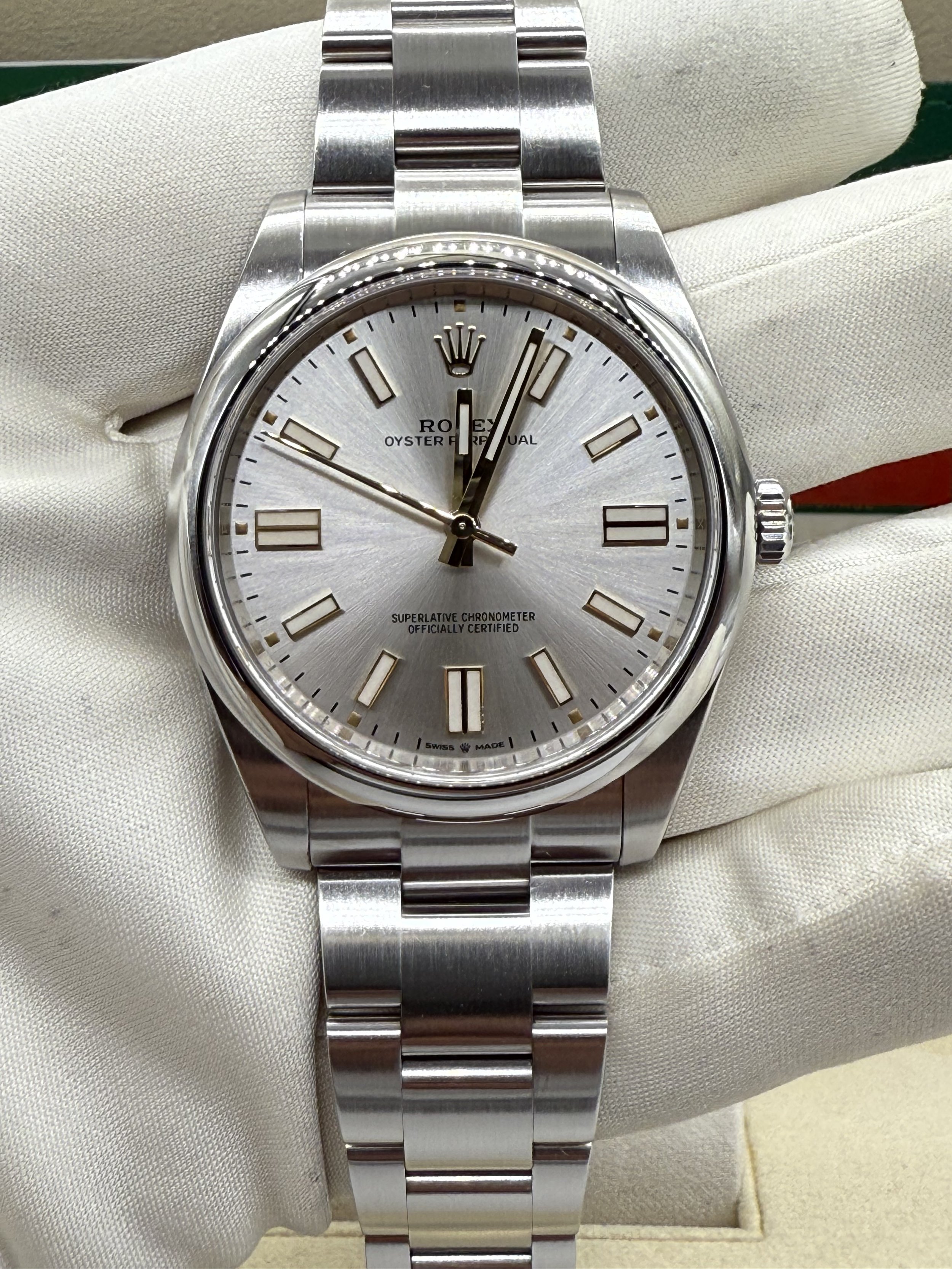 Rolex Oyster Perpetual 124300 Silver Dial Full set