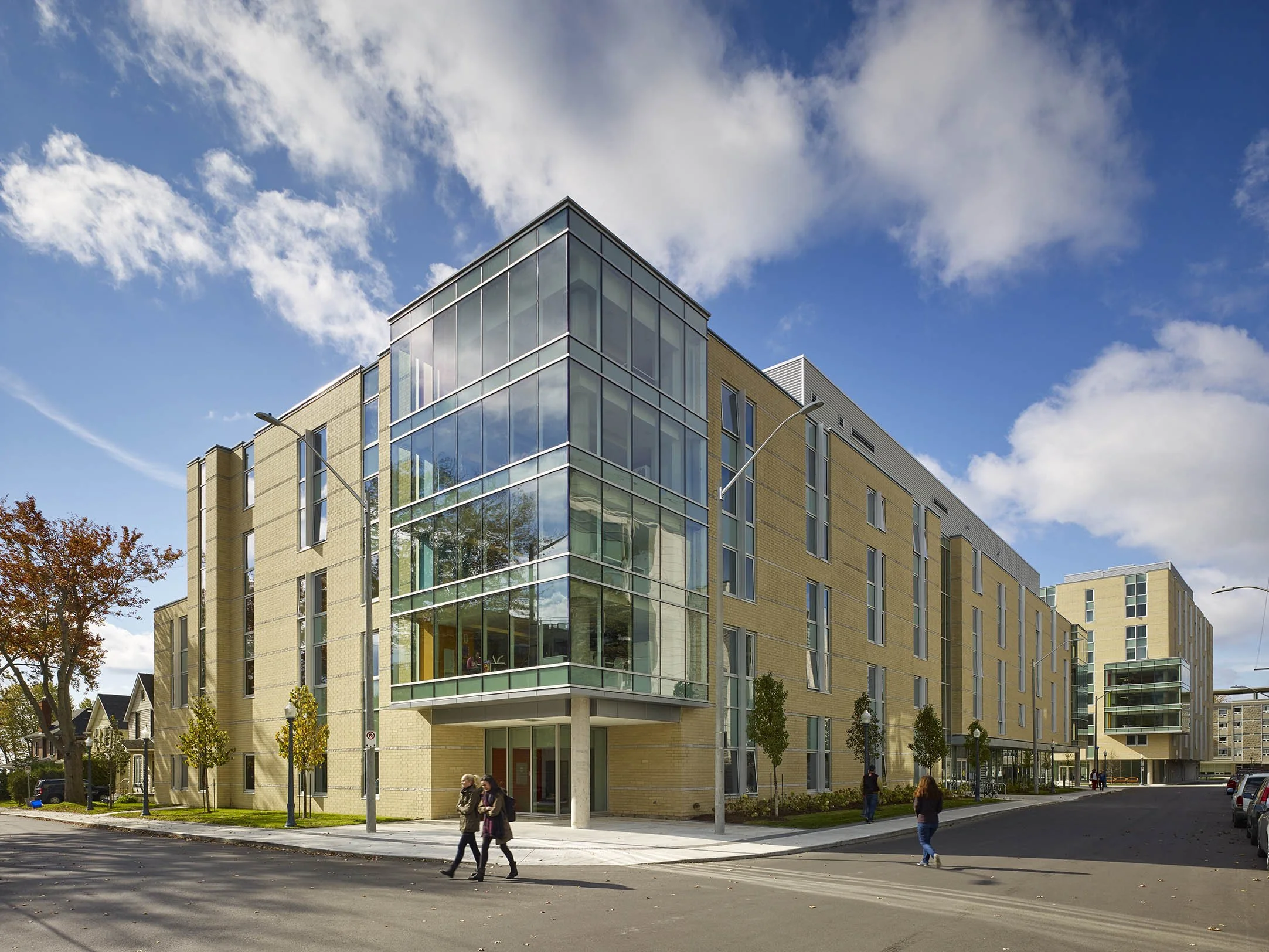 Kingston Queen's University David C. Smith & Brant House building exterior. Project by Shoalts and Zaback Architects.