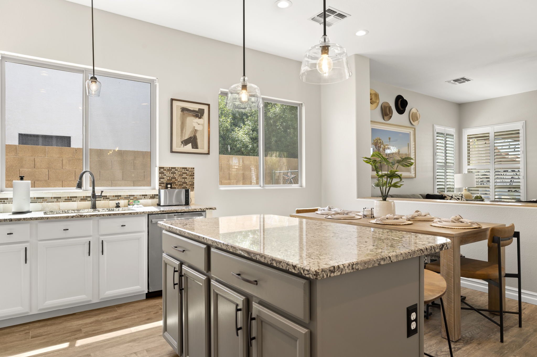 30-web-or-mls-9533-e-idaho-ave.jpg