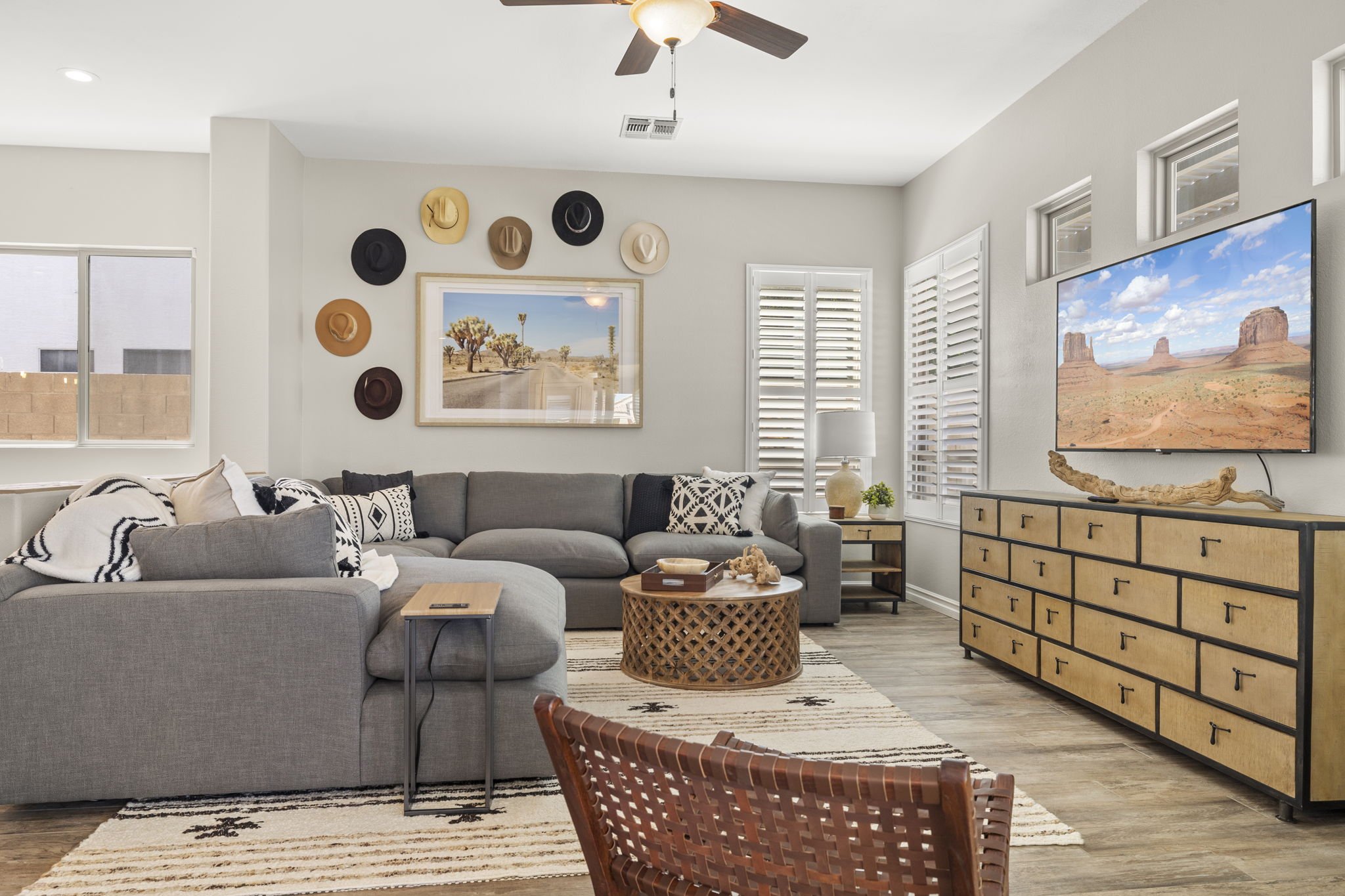 24-web-or-mls-9533-e-idaho-ave.jpg