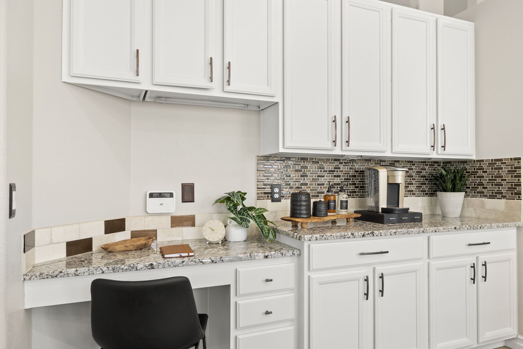 28-web-or-mls-9533-e-idaho-ave.jpg