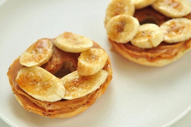 Bruleed-Banana-and-Peanut-Butter-Bagel-Recipe-1.jpeg