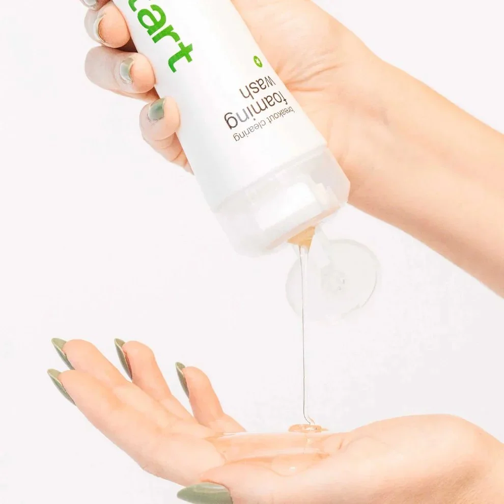 breakout-clearing-foaming-wash_product-image-07_990x990.jpeg