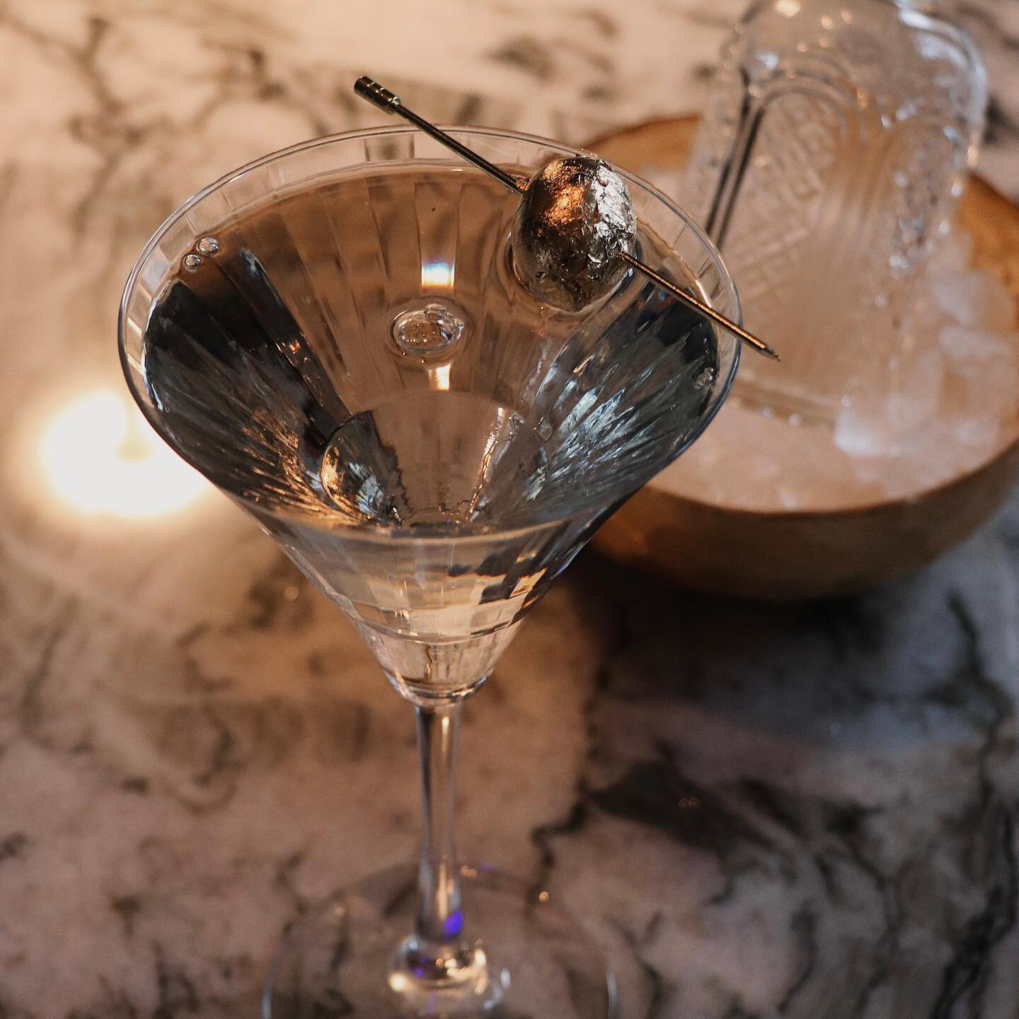 @divanchicago officially opened two weeks ago in Chicago&rsquo;s River North that homage to private supper clubs and art deco music halls. They boast American steakhouse classics with a refined European influence.

For our Chicago diners, DIVAN shoul