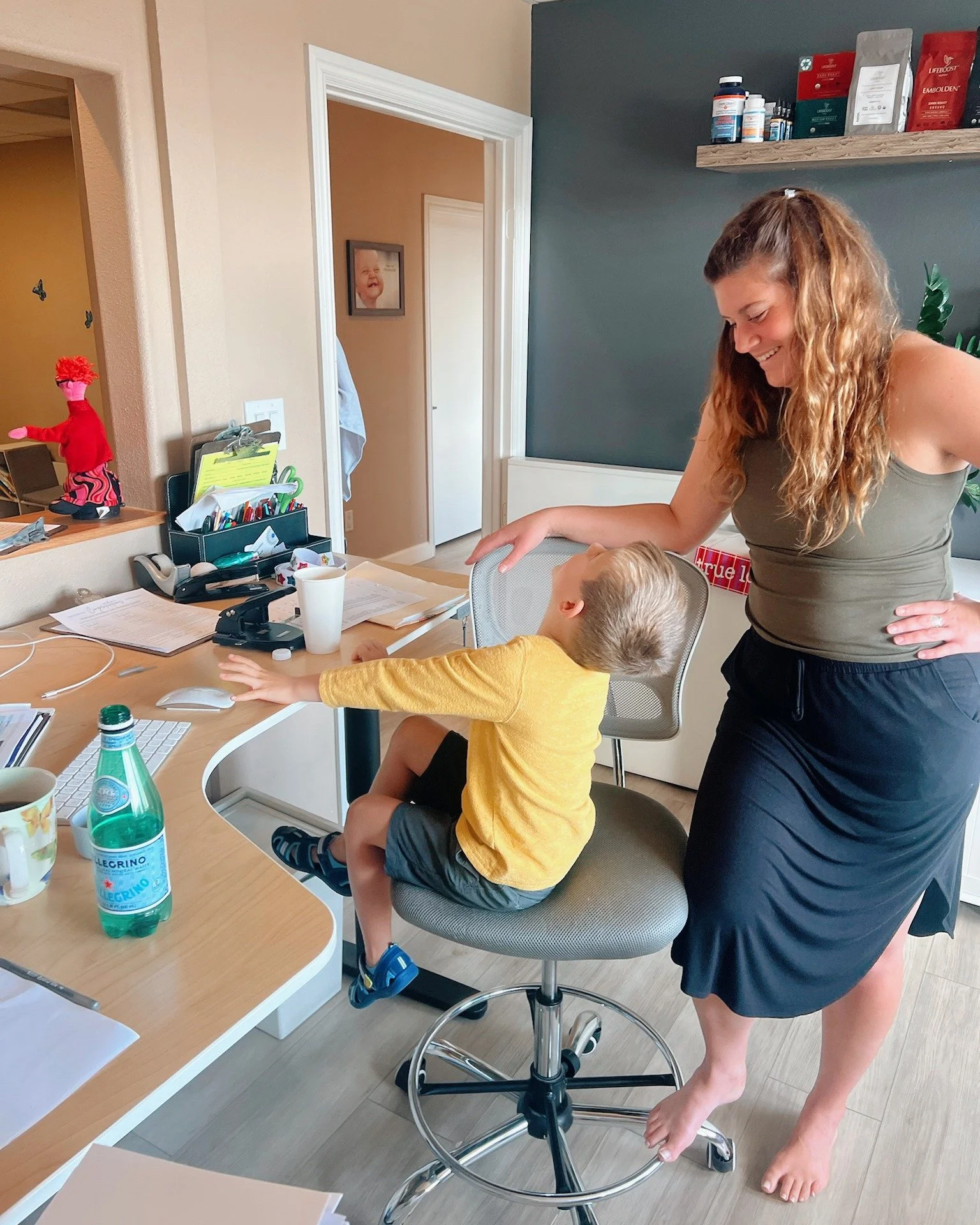 Little helpers always curious about what happens behind the desk. 👀

 #familychiro #safeplace #nervoussystemhealing