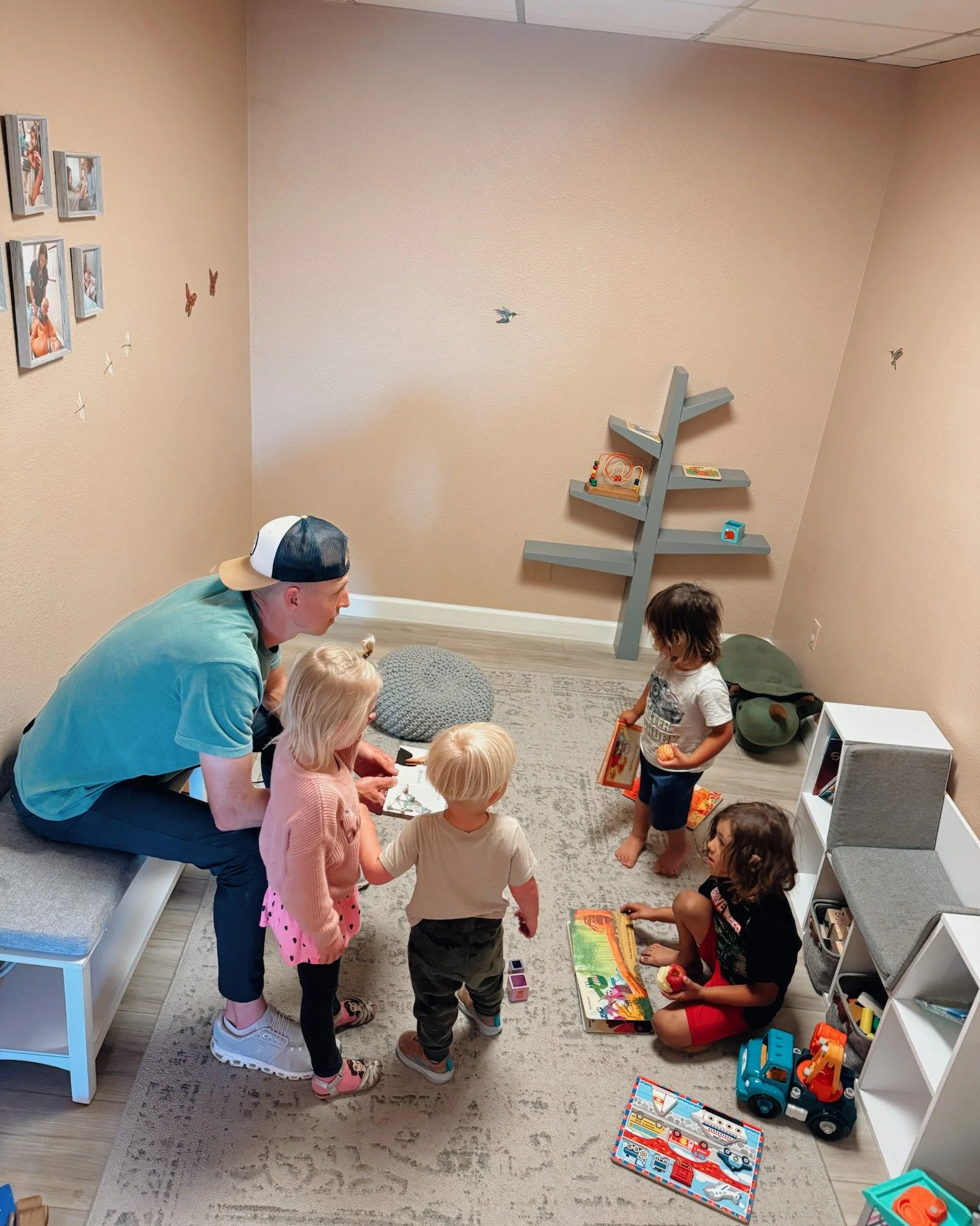 4 kids took over the play room 🧸📚... Dad just rolled with it! 

Sometimes it&rsquo;s not just about the adjustment, it's this! 

 #sandiegomoms #kidactivities #familyfriendly