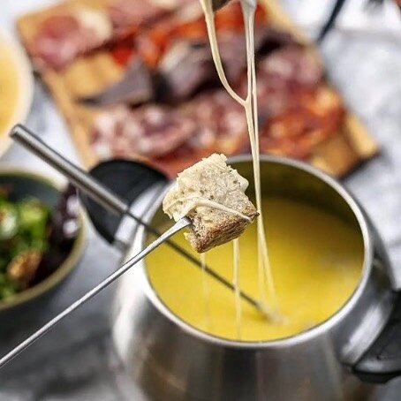 We think we just died and went to cheese heaven with this London food find. 🫕🧀🪤🧀

EVERY Tuesday from 5pm you can experience a taste of the Alps in the form of a 3 course Cheese Fondue, served up with a traditional French aperitif of blackcurrant 