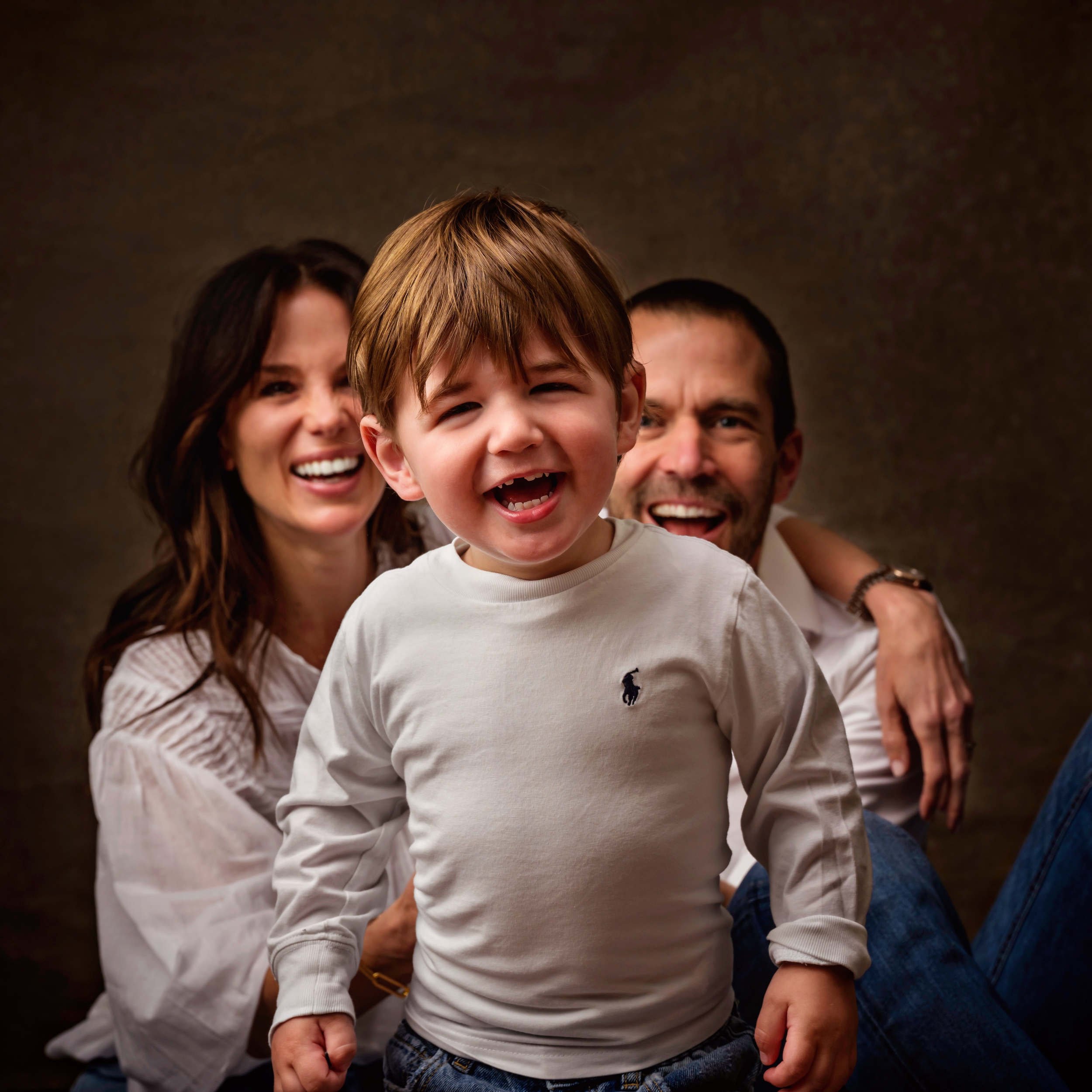 Gelukkige Familie Foto's Lachende Familieportretten 0001.JPG