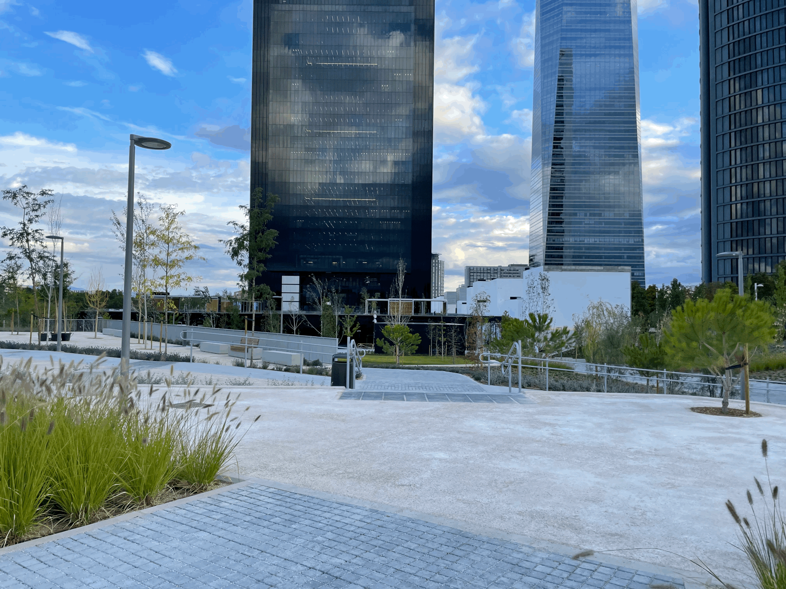 FieldFactors in Caleido Park, Madrid, Spanje