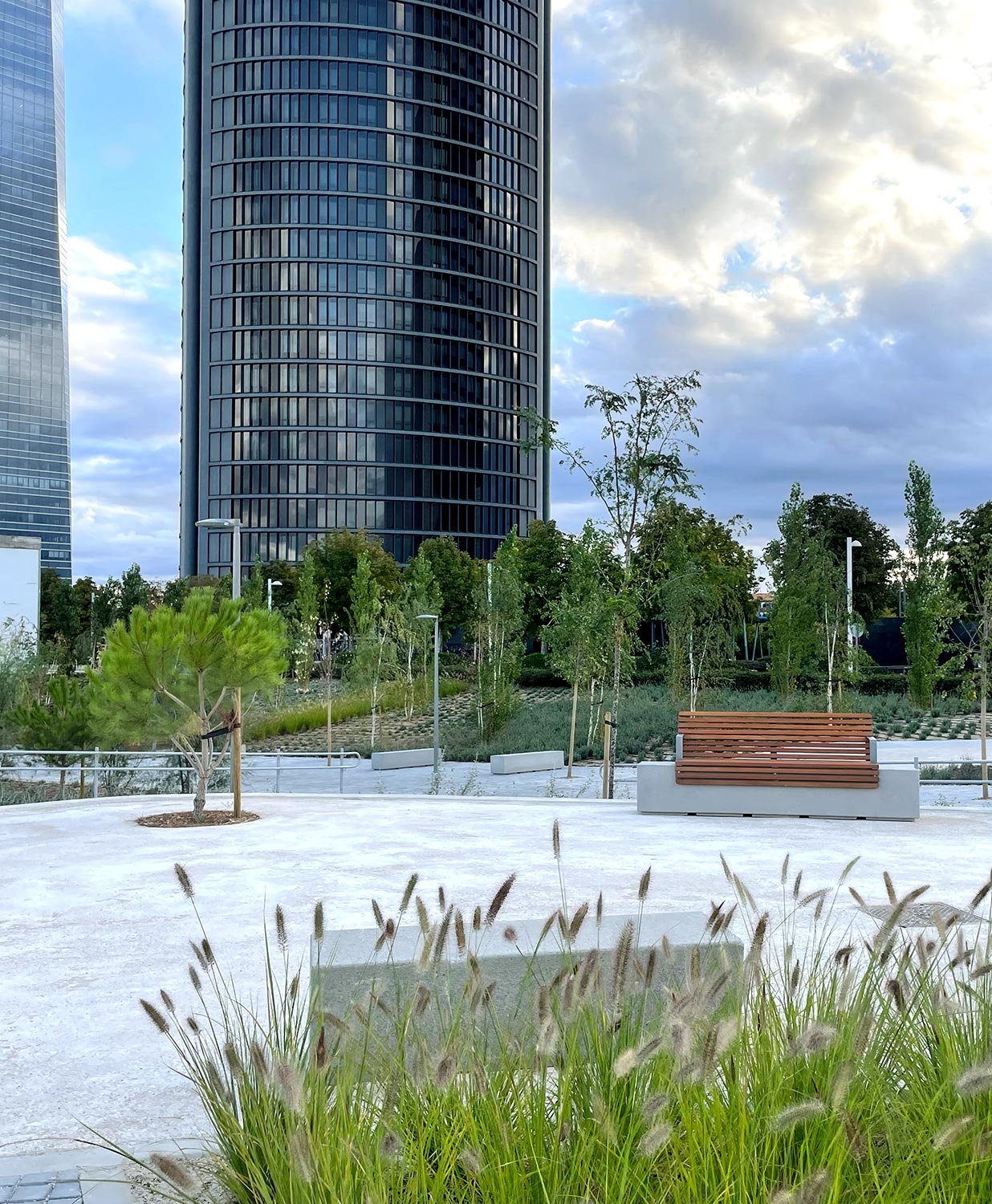 Instalación Bluebloqs - Proteger las inundaciones por estrés térmico - Torre Caleido, Madrid