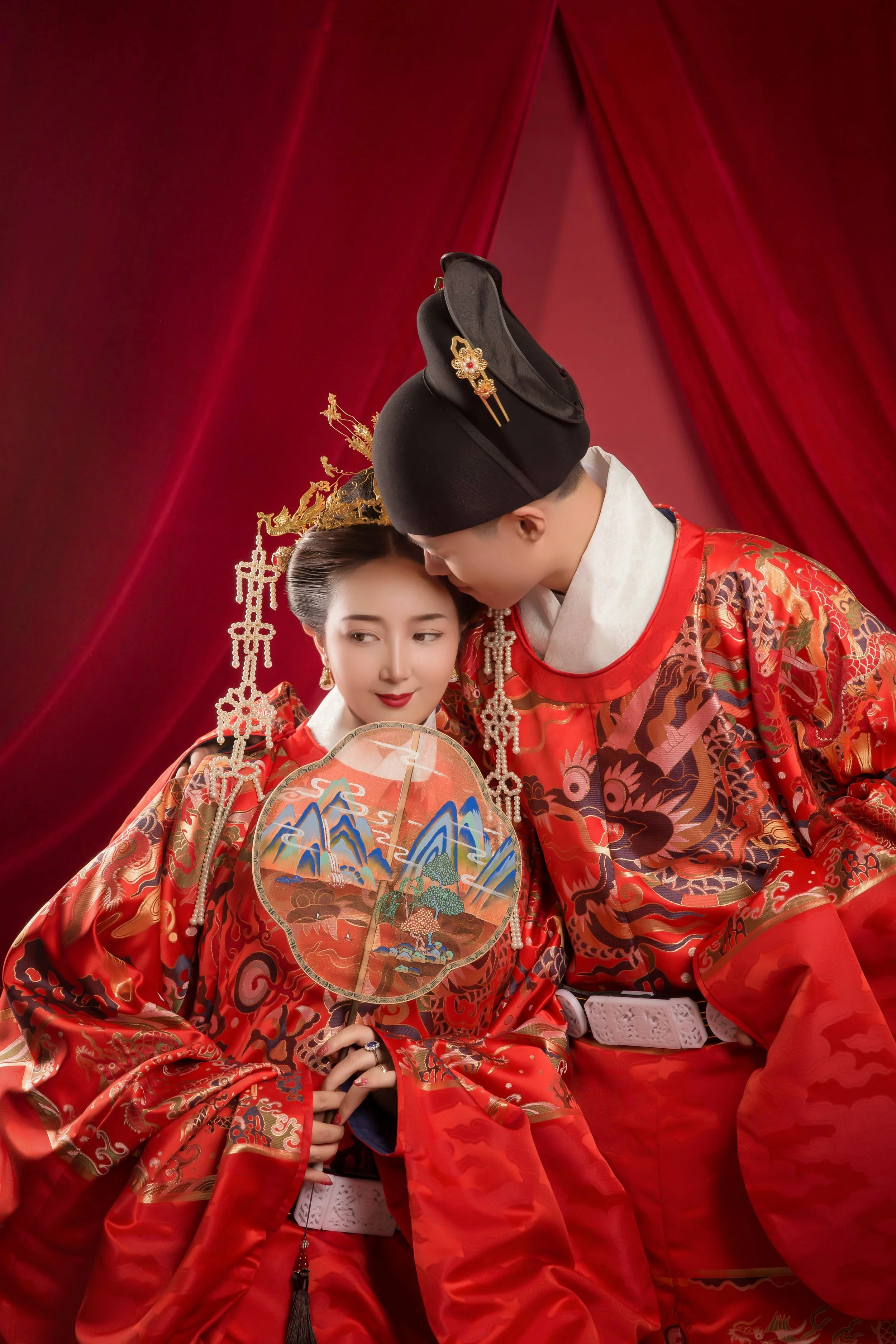 chinese couple wearing traditional hanfu for wedding