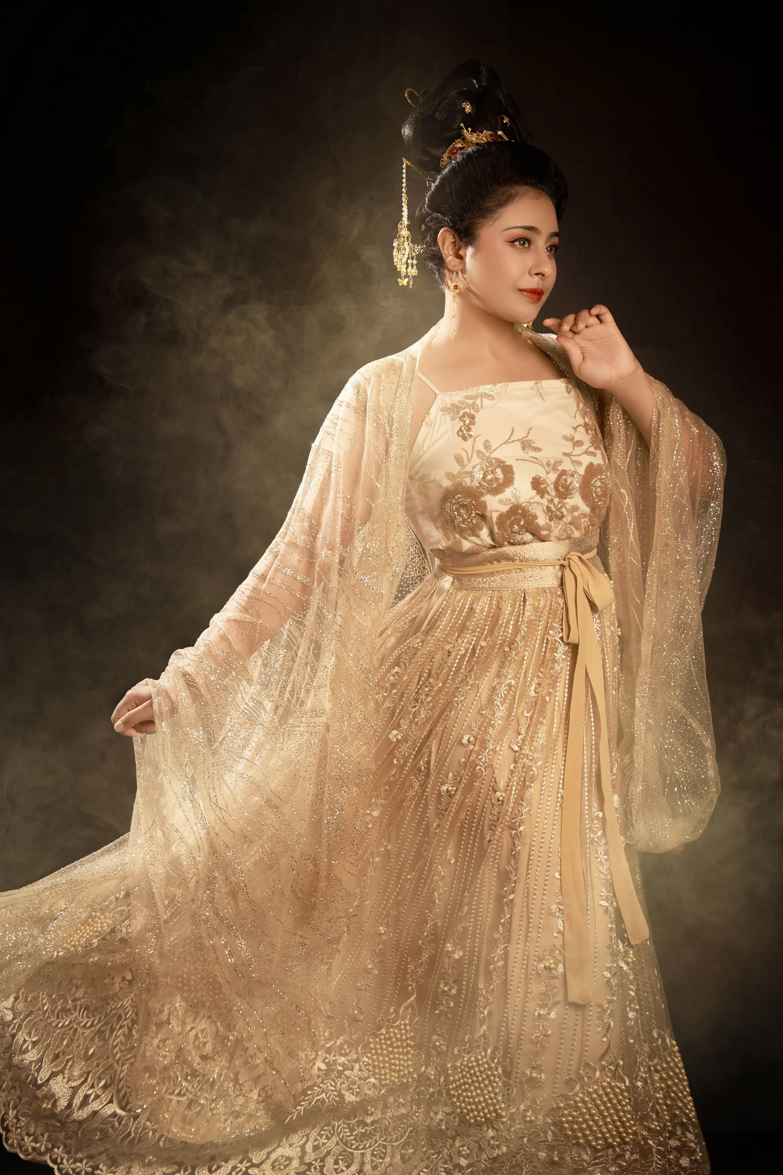 portrait of indian lady in hanfu