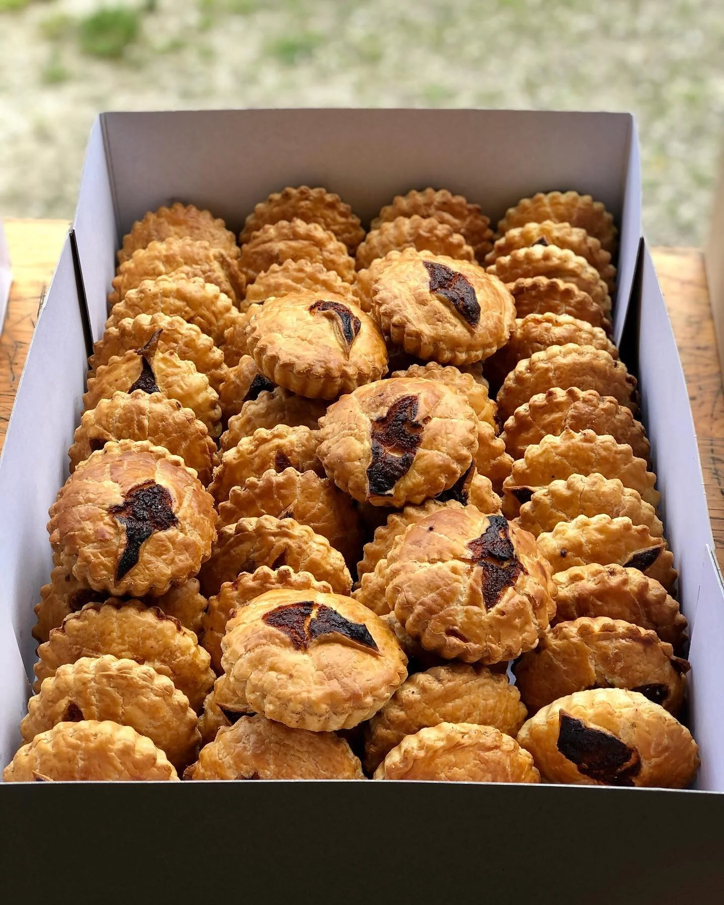 De mattentaarten zijn er!!! Vergeet je bestelling niet af te halen tussen 16u en 20u30!!!