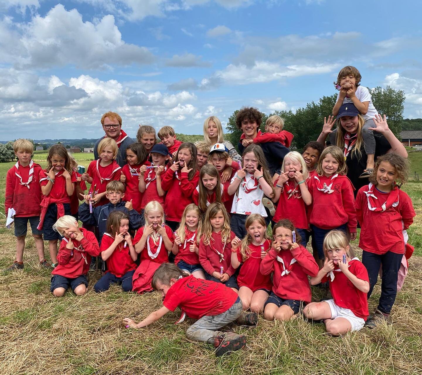 Groepsfoto&rsquo;s aan het einde van een fantastisch Groot Kamp! 🐨🏕🔥❤️
Bevers - Welpen - Wolven - JVG&rsquo;s - VG&rsquo;s - Seniors 
Tot volgend jaar!!