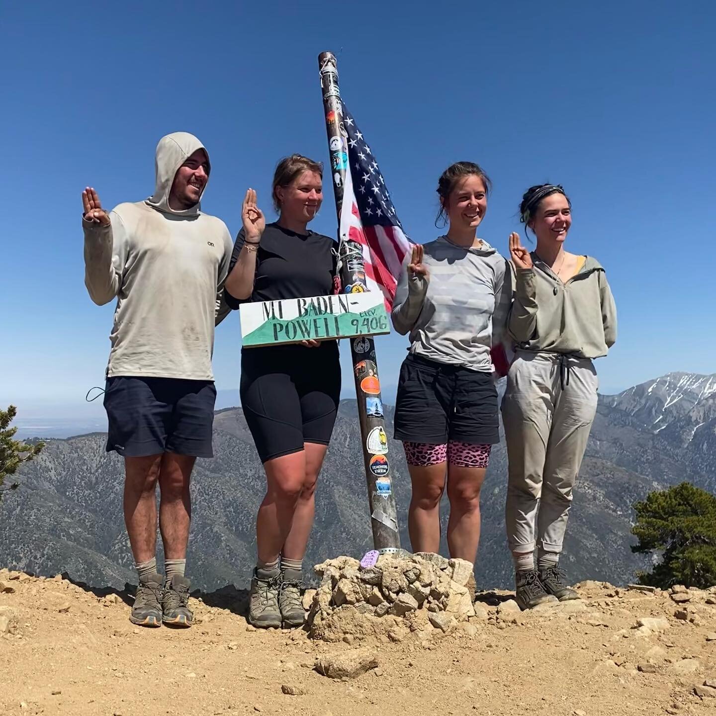 Mees, Rob, Panter en Pelikaan behaalden hun high adventure badge (Boy Scout of America)! Ze beklommen namelijk Mount Baden Powel in California. B.R.A.V.O! BRAVOOO! 

Deze beklimming maakt deel uit van de PCT die de vier dit jaar aan het stappen zijn!