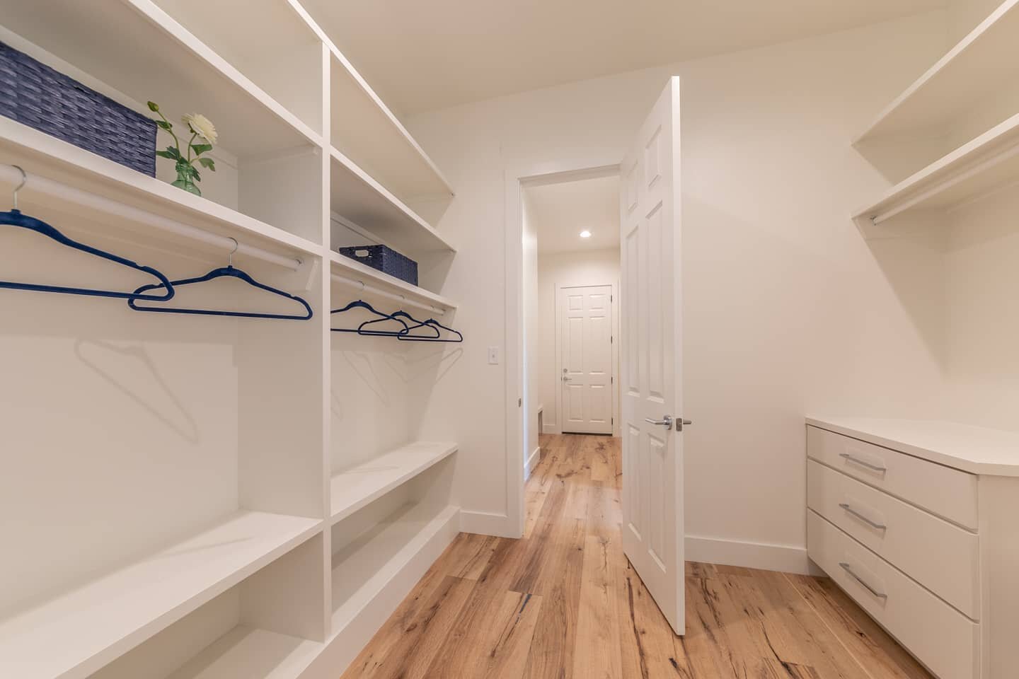 Simplicity is key. This master closet has two points of access and is right next to the laundry room. Talk about efficient.
.
.
#RealEstate #Realtor #Realty #ForSale #NewHome #HouseHunting #Milliondollarlisting #Homesale #Homesforsale #Property #Prop