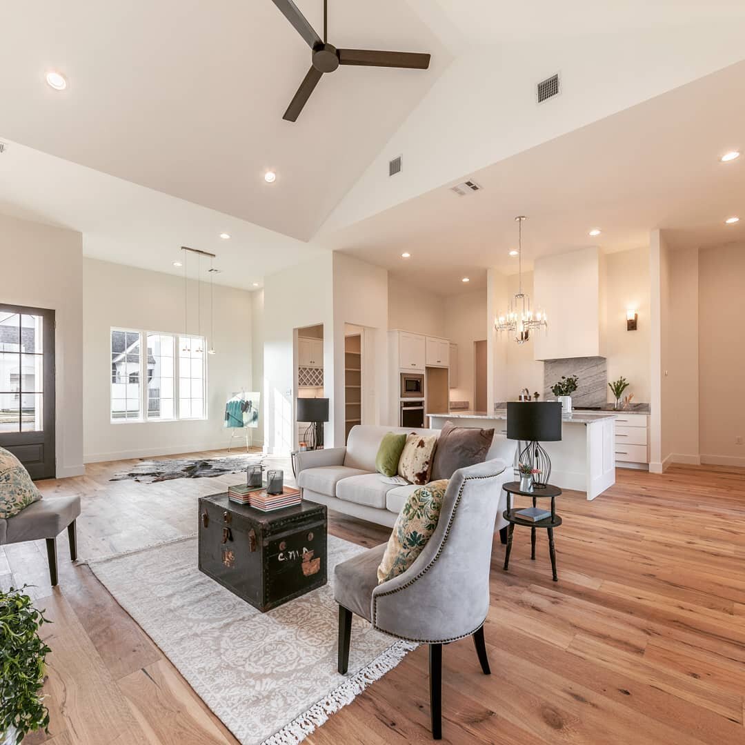 Clean lines and an open space 😍😍
.
Model II
.
.
#RealEstate #Realtor #Realty #ForSale #NewHome #HouseHunting #Milliondollarlisting #Homesale #Homesforsale #Property #Properties #NewOrleans #Home #House #HomeHecor #Modern #ModernHome #Interior #Inte