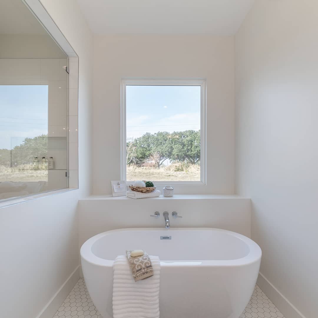 Christmas is a couple of days away! Imagine grabbing your favorite wine,  kicking your feet up and enjoying a relaxing bath. ☺️😴
.
.

#RealEstate #Realtor #Realty #ForSale #NewHome #HouseHunting #Milliondollarlisting #Homesale #Homesforsale #Propert