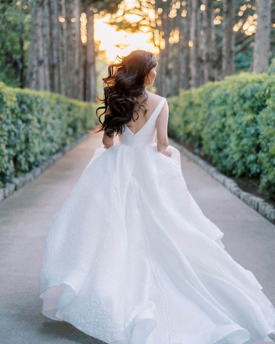 Running into May to find your dream dress 2024 bride&rsquo;s!!! Make sure you book your 2 hour private bridal appointment today and shop our exclusive wedding dress designer&rsquo;s!! 💗
.
.
#wedding2024 #dreamweddingdress #treasurecoastbride  jupite