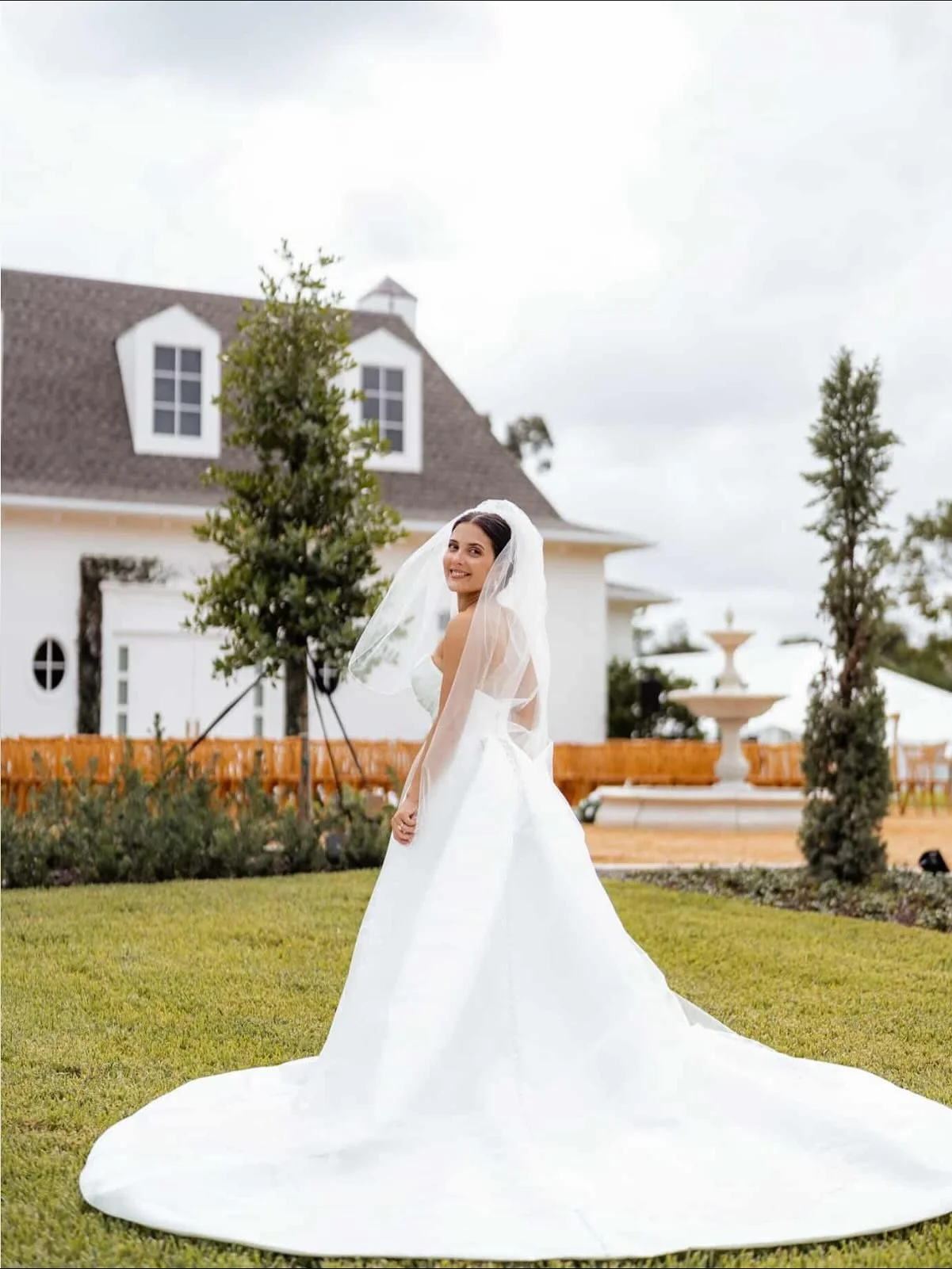 Congratulations Olivia! From the moment I meant you at Pink Petal Bridal I knew you were amazing! I loved helping you find your dream dress designer @elizabethleebridal You look so gorgeous! I am so happy for you and wish you so much love and happine