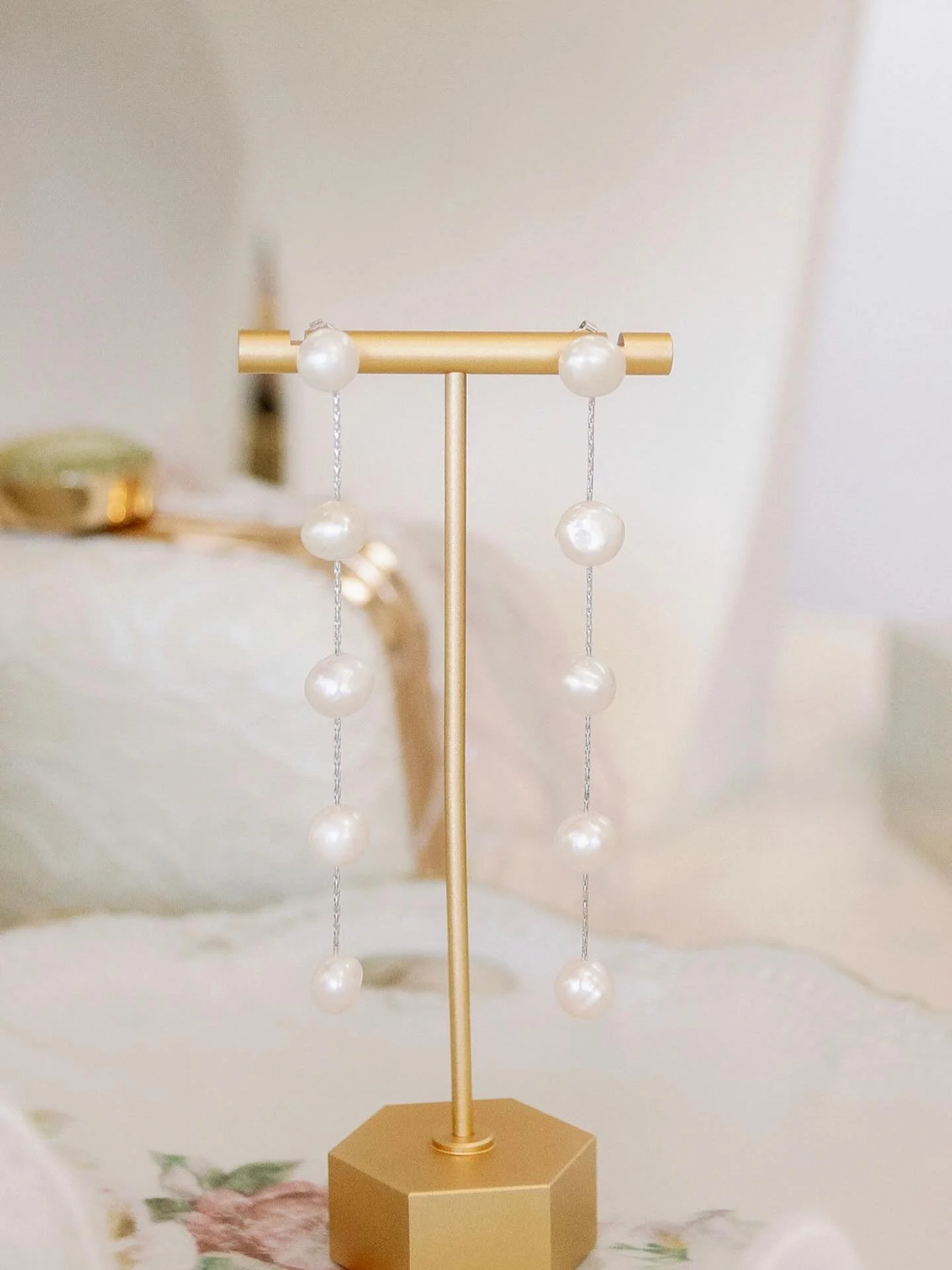 We have all the little finishing touches.
.
#pinkpetalbride #pearlearrings #bridaljewelry