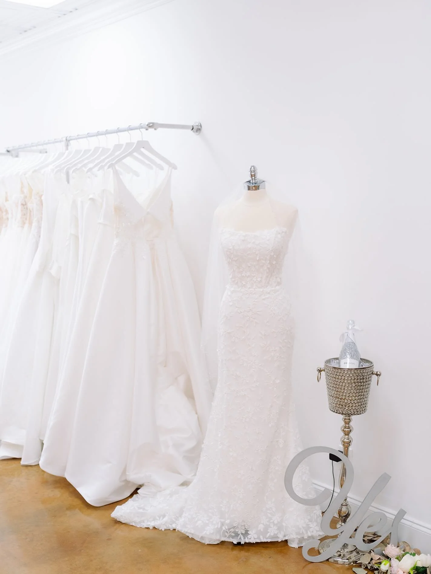 Why book your bridal appointment at Pink Petal Bridal? 🤍
&bull; A private, calm space&mdash;just you and your people ✨
&bull; Personalized styling to help you find the one 💍
&bull; A meaningful, no-pressure experience you&rsquo;ll never forget 🌸
B