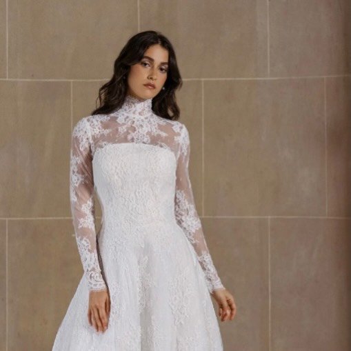 Love a lace topper! @annebarge Two looks removable for your reception💗