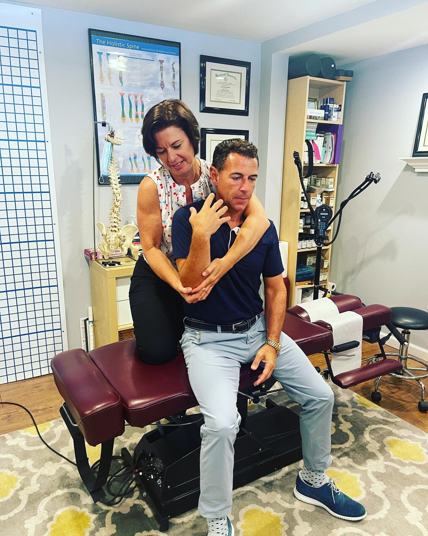 🙌🏻 Practice what they preach&hellip; 🗣🗣Dr. Tanya is adjusting Dr. Jim&rsquo;s shoulder for optimal function. #poweron #extremityadjustment #alignment #chiropracticadjustment #healthylifestyle #balancedbody