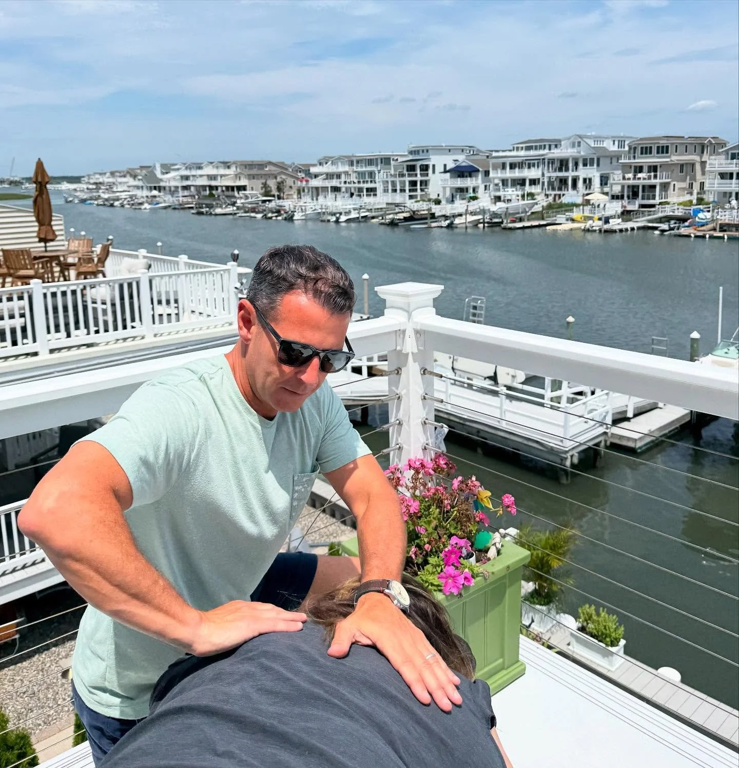 🌅&rdquo;Bay Calls&rdquo; 😎⛵️ @avalon.nj for the @stoneharborchiro &hellip; 🙌🏻 Your back deserves this view too! #travelingchiro #healthylifestyle #housecalls #bayview #beachchiro #chiropracticadjustment #summervibes☀️ Text 💬 or 📱 609-365-0102 F