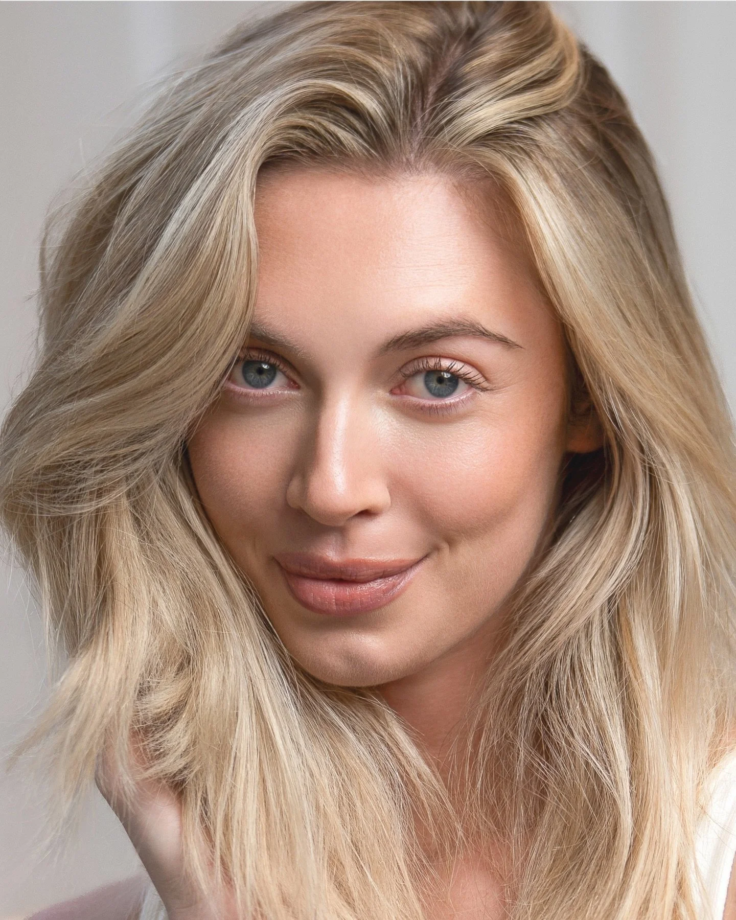 Dr Sabrina&rsquo;s new Eye mask and Eye Cleanser✨

Seven hours, secret location and a wide range of content. 

From close-up beauty shots to broader lifestyle and how-to application reels, the day focused on capturing every part of the campaign story