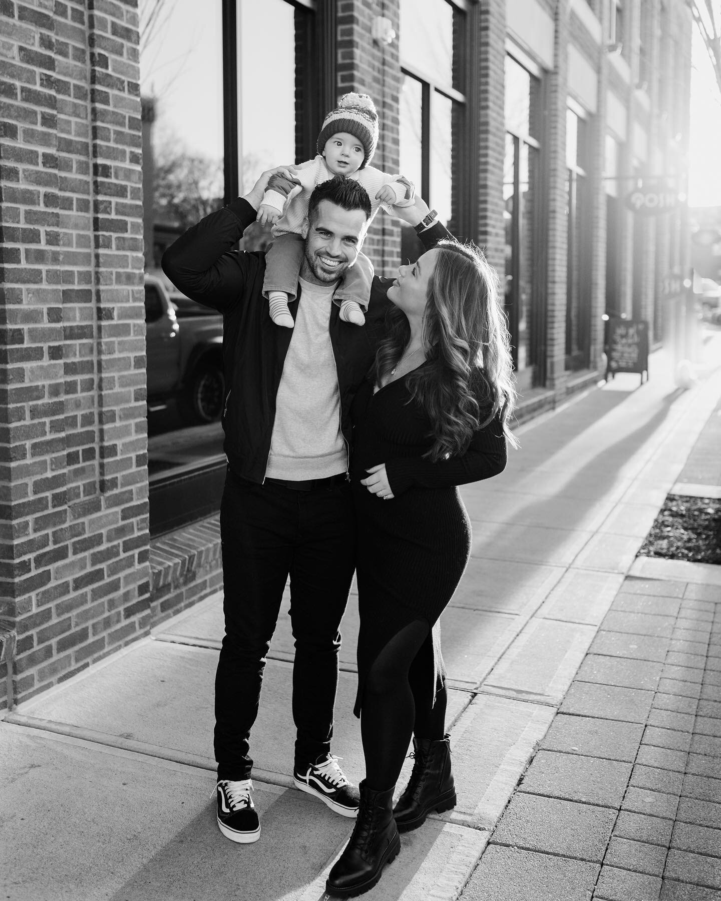 my everything, my family in b&amp;w 🖤☁️🫶🏽🕊♾

@joannamariemorris photography