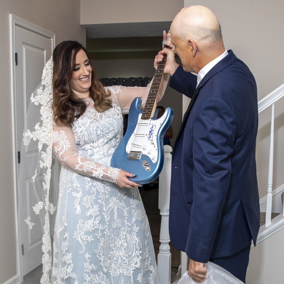 When your something new and blue is a vintage guitar?! We wish we could be that cool.

.
.
.

#cleveland #weddings