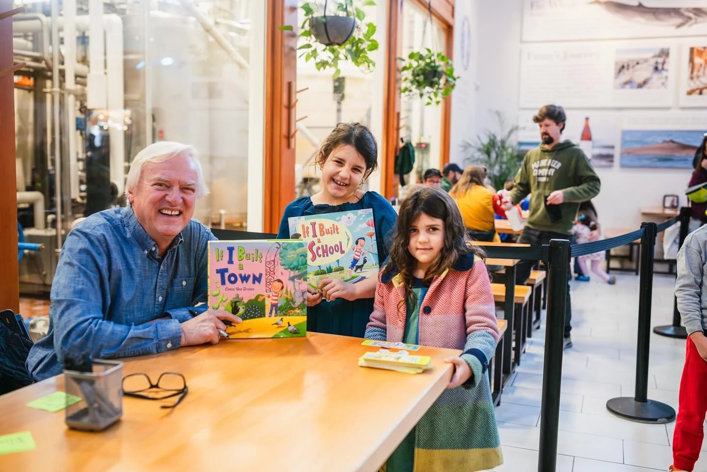 Sunday with @chrisvandusenbooks, pepperoni pizza and root beer in fancy glasses at @mainebeerco