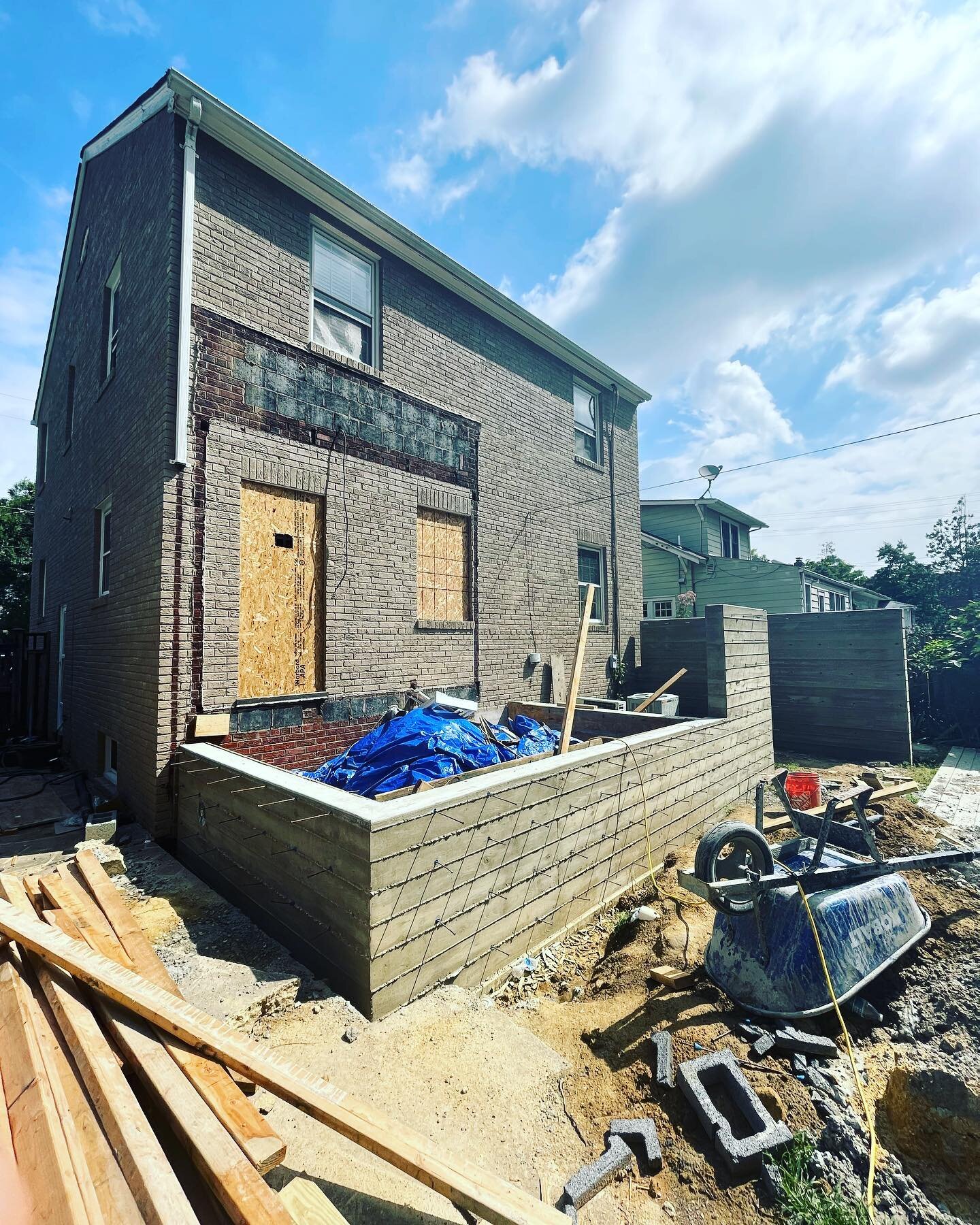 Results of the board formed pour! Stay tuned for some framing!  #reformarch_llc, #modernarchitecture, #modern, #modernliving, #modernrenovations, #dcmodernluxury, #acreativedc, #tbna, #nextarch, #archinecthq, #washingtonian,  #bethesdamagazine, #arch