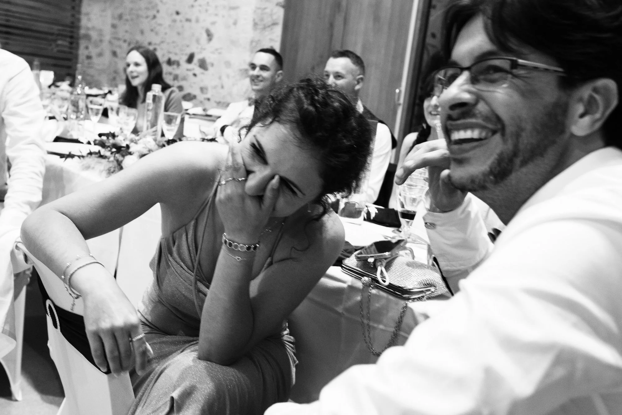 les invités s'amusent lors du mariage à Nantes