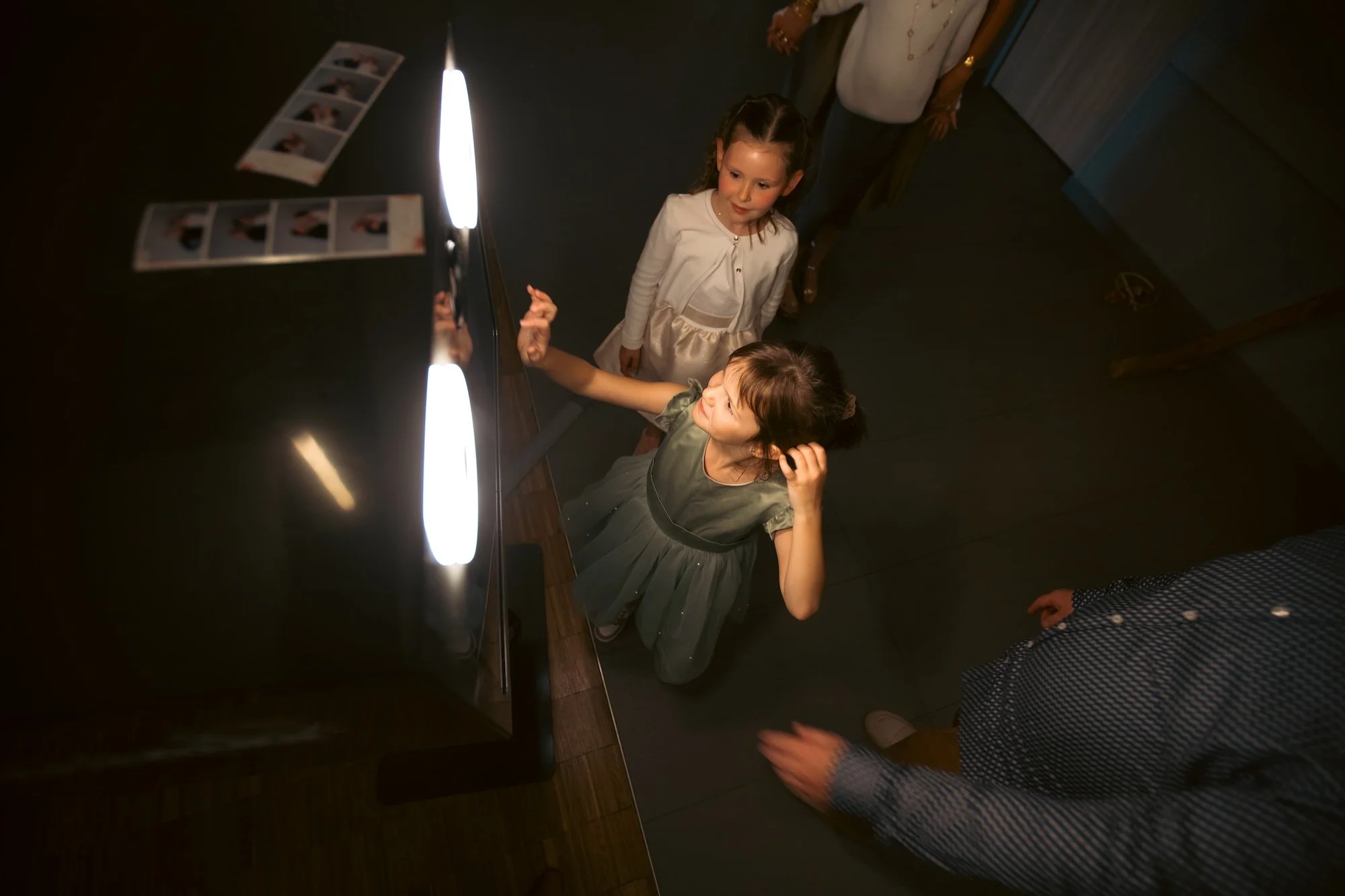 enfants devant un photobooth lors d'une animation au chateau de Nantes