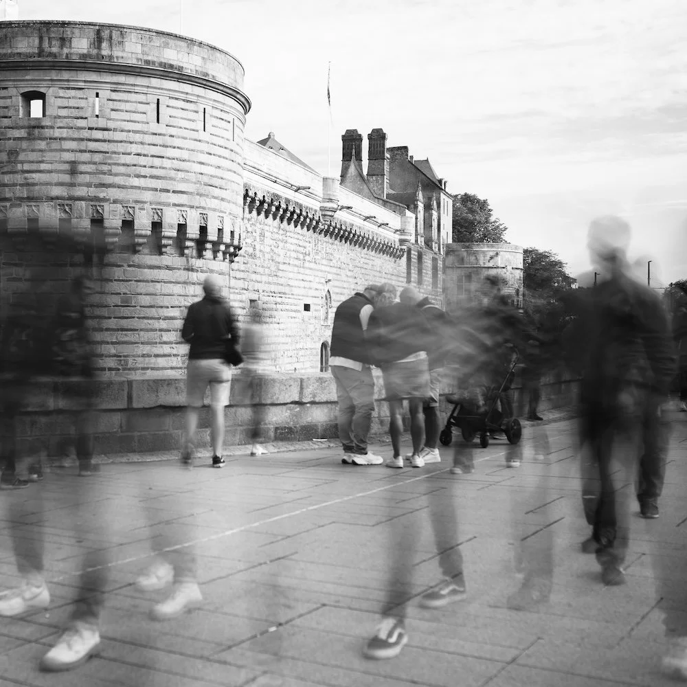 francois-mougel-les-invisibles-pose-lente-nantes-chateau-des-ducs.jpg