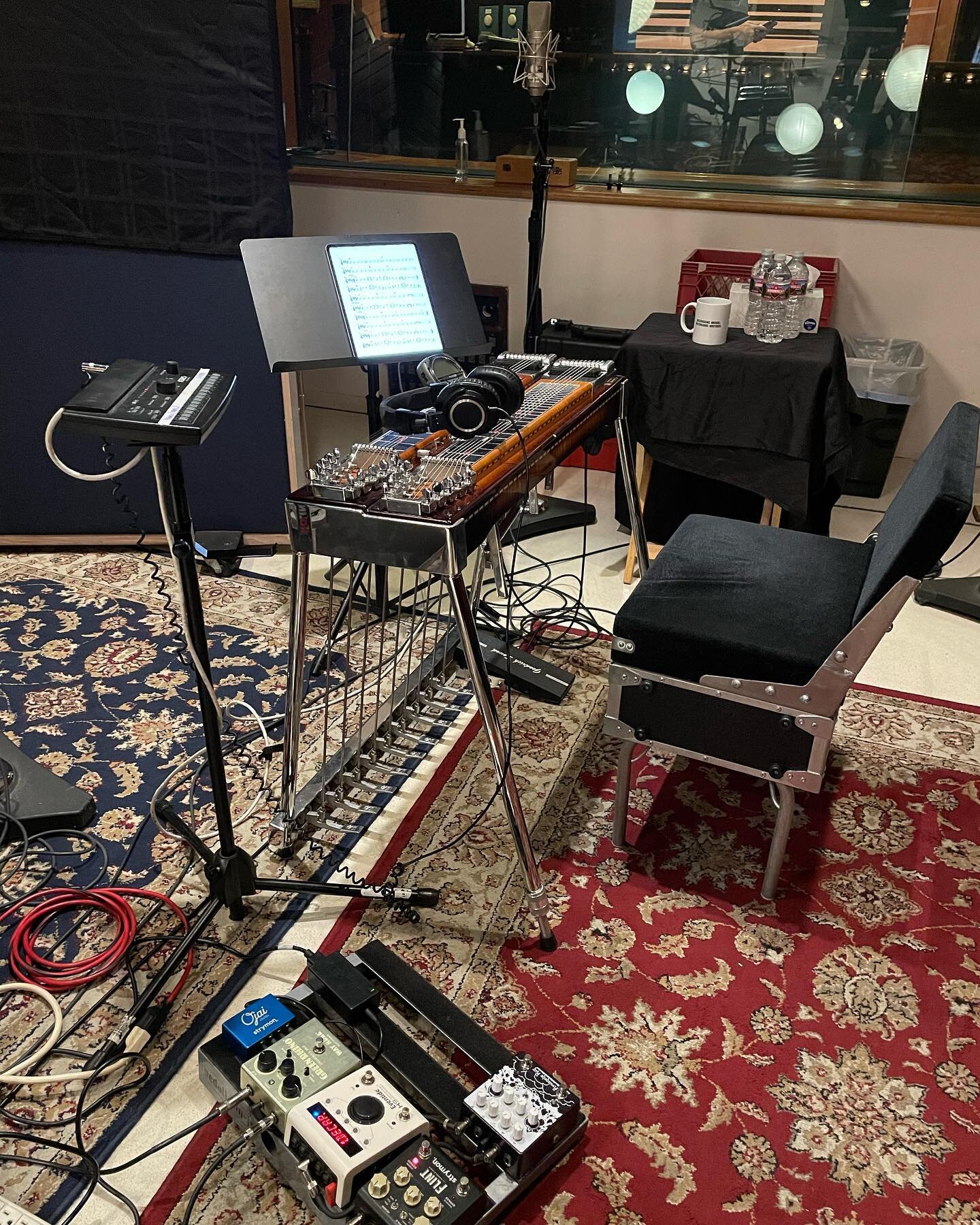 My zone tracking pedal steel at @villagestudios 🙌

sounds from @msasteelguitars @goodrichsound @earthquakerdev @eventideaudio @strymonengineering @quilterlabs 
@way.huge.electronics
@royerlabs @shure RCA OG room mic