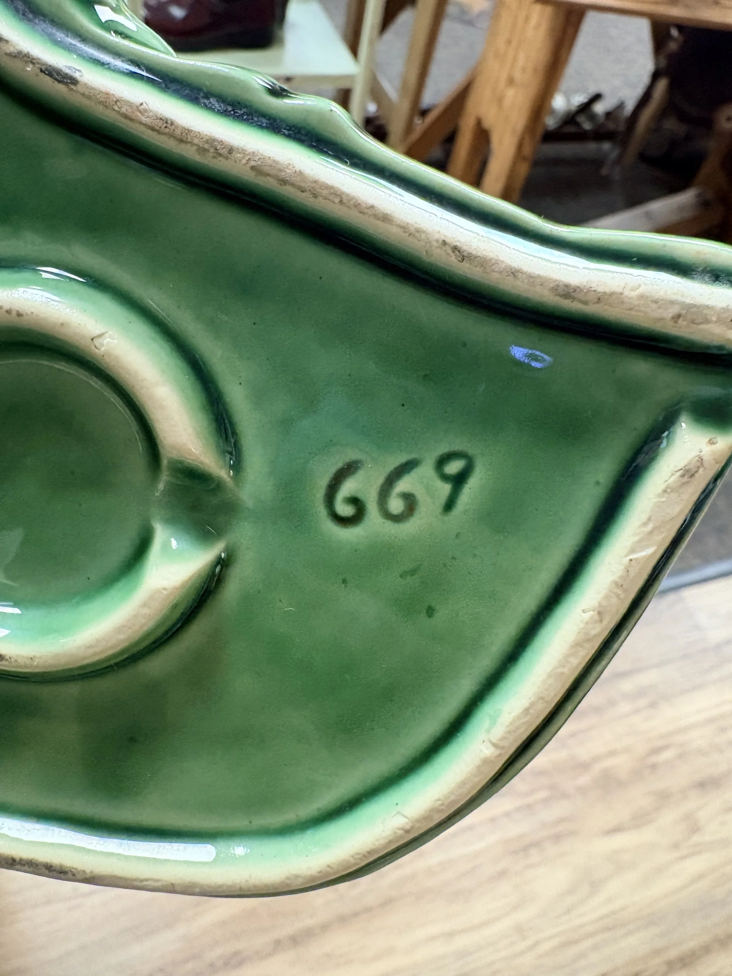 1950's Shawnee Pottery Deer & Fawn #3.jpg